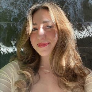 Meet your Posher, Nia